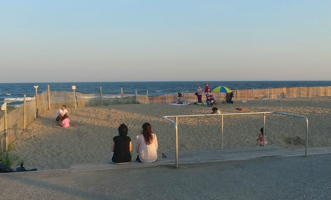 A small section of beach cage is available for recreation at Beach 97th. <br/>